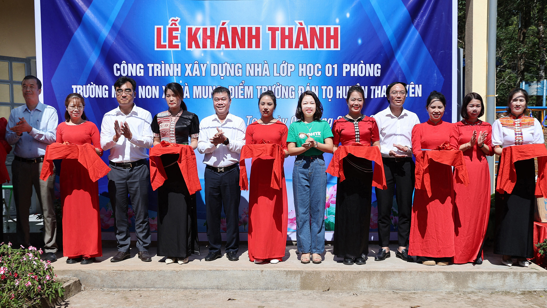 BÁO VIETNAMNET VÀ GIAO HÀNG TIẾT KIỆM KHÁNH THÀNH ĐIỂM TRƯỜNG Ở LAI CHÂU